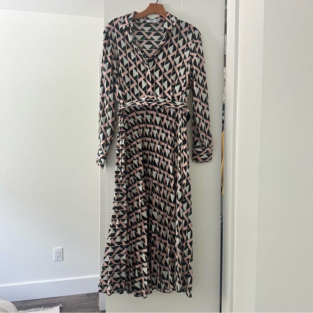 Geometric Patterned Dress in Black and Cream